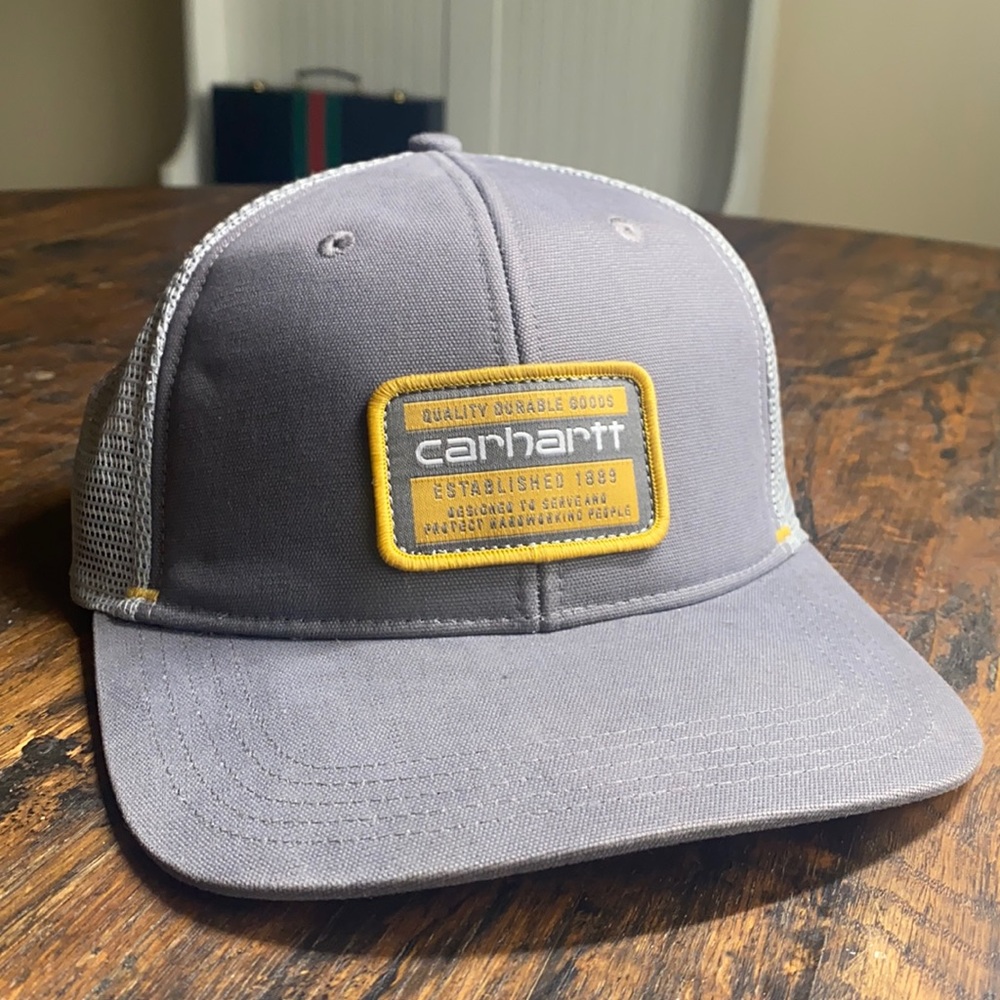 Like new Carhartt trucker SnapBack